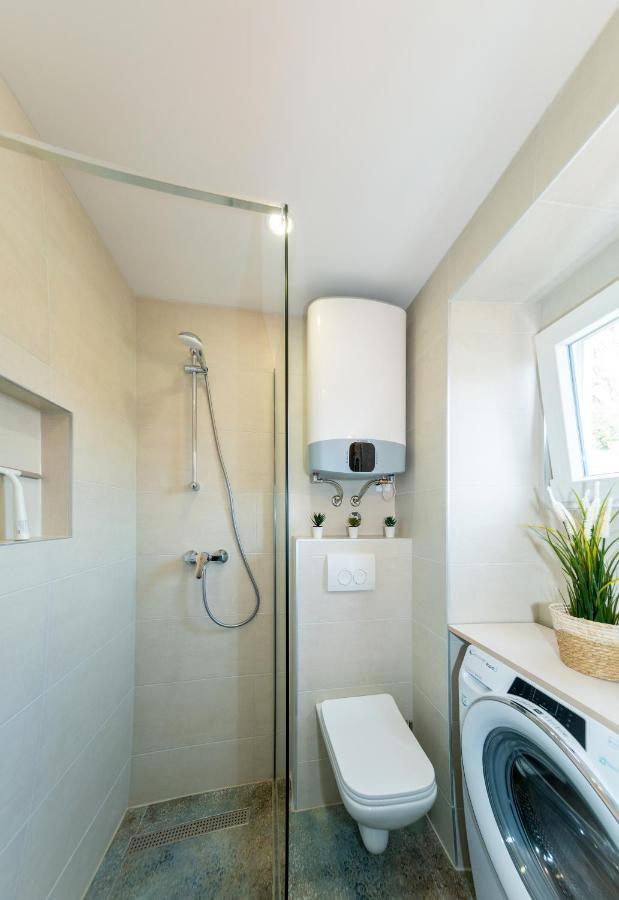 New Cozy Apartment - Center Of Old Town 오미스 외부 사진