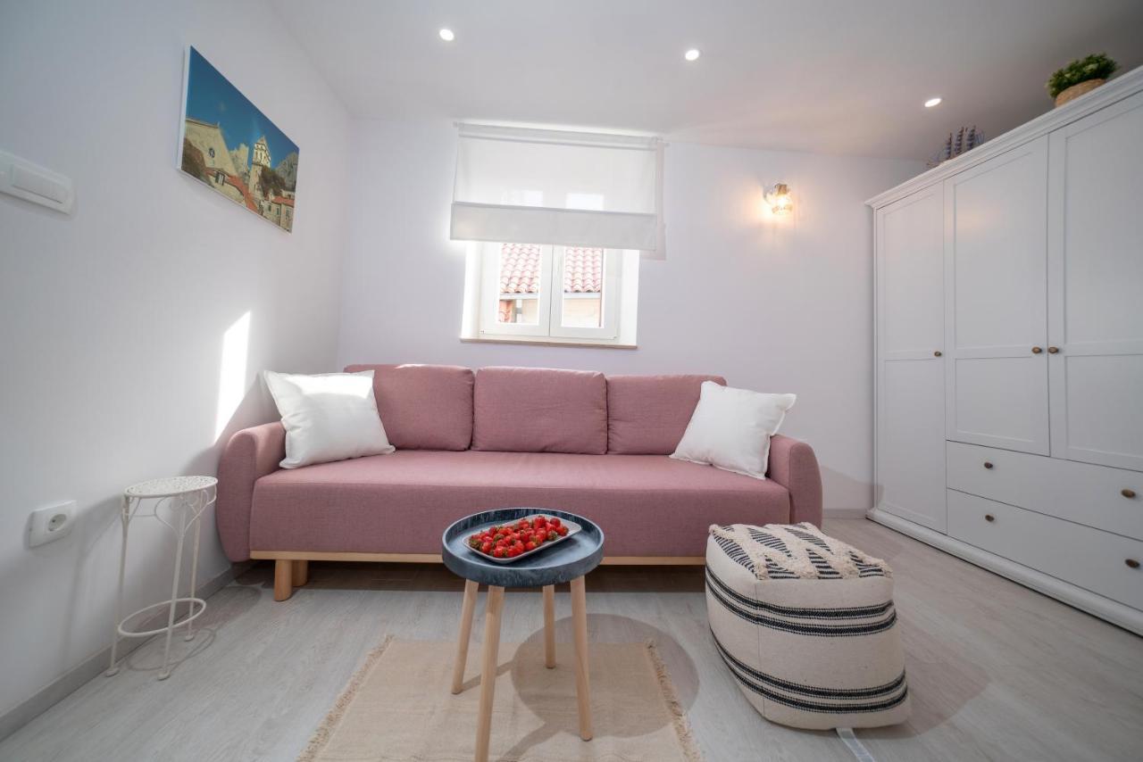 New Cozy Apartment - Center Of Old Town 오미스 외부 사진