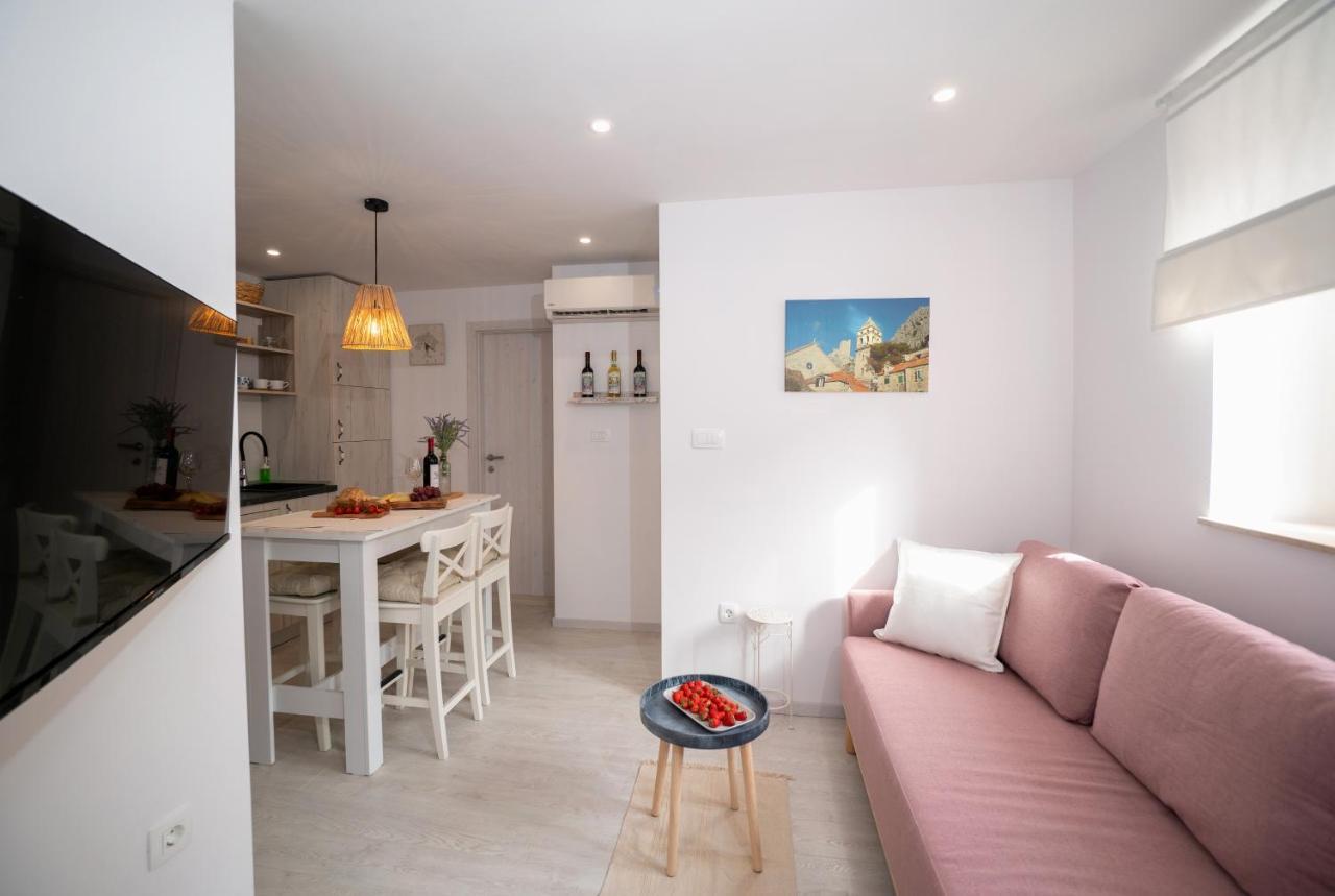 New Cozy Apartment - Center Of Old Town 오미스 외부 사진