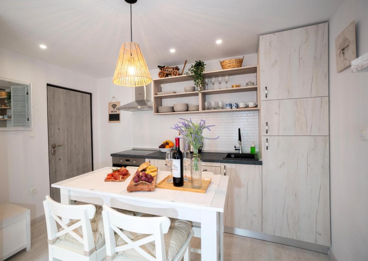New Cozy Apartment - Center Of Old Town 오미스 외부 사진