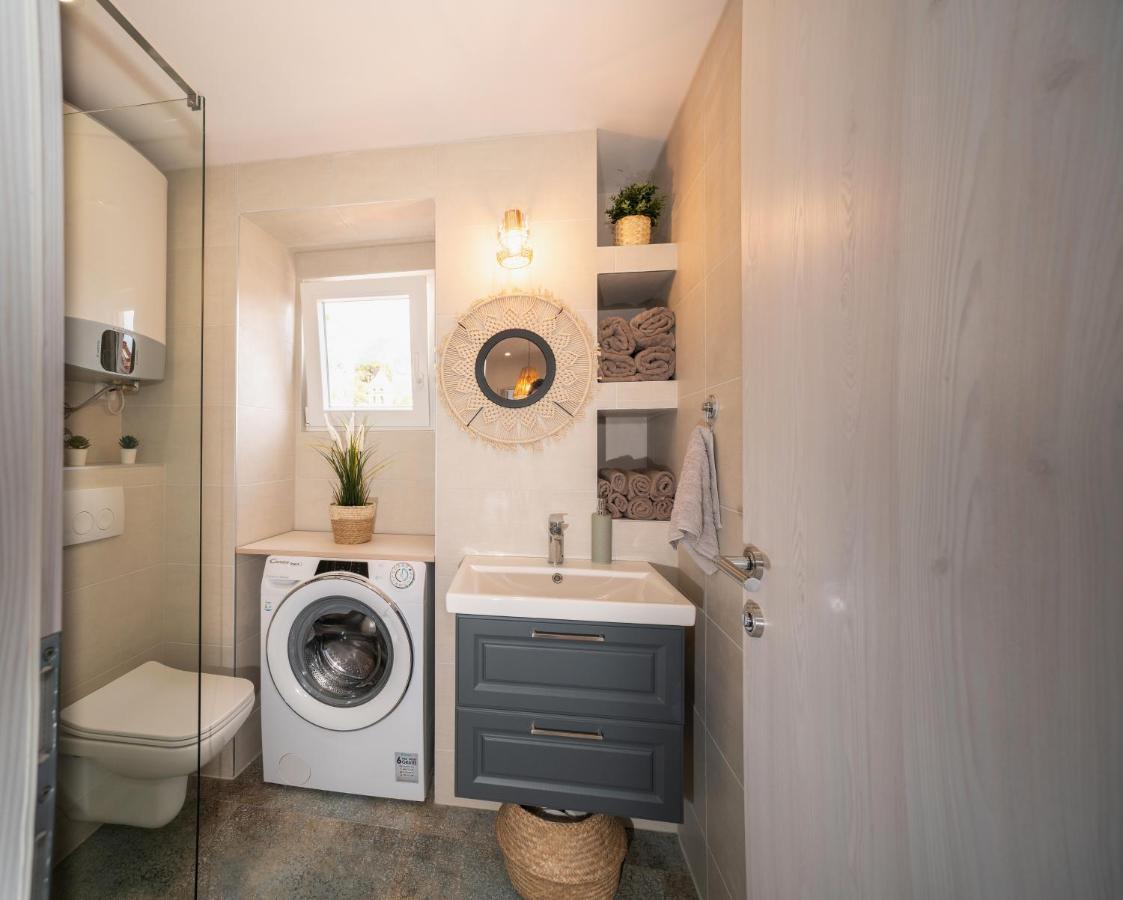 New Cozy Apartment - Center Of Old Town 오미스 외부 사진