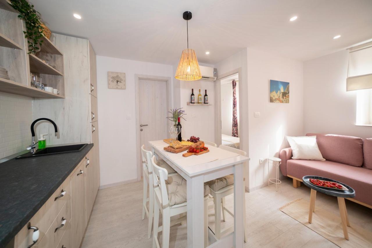 New Cozy Apartment - Center Of Old Town 오미스 외부 사진