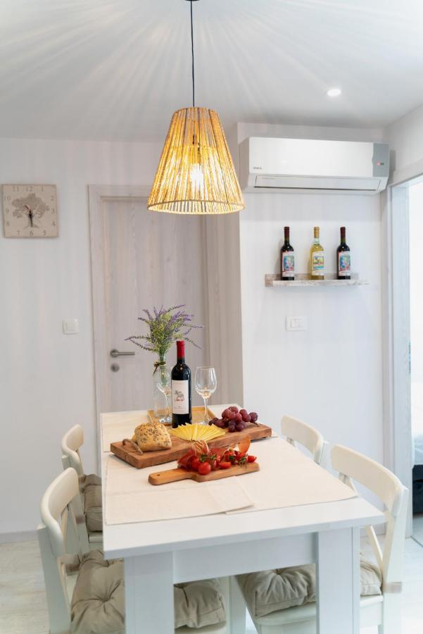 New Cozy Apartment - Center Of Old Town 오미스 외부 사진