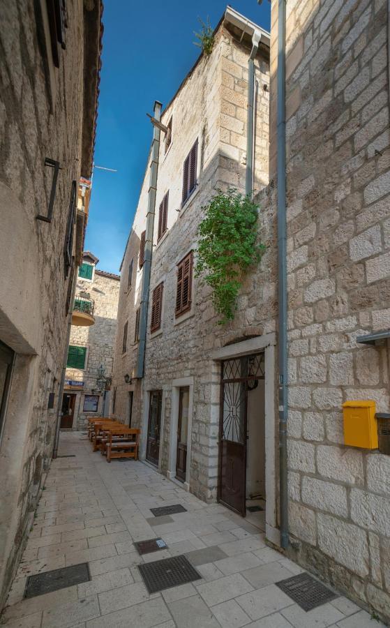 New Cozy Apartment - Center Of Old Town 오미스 외부 사진