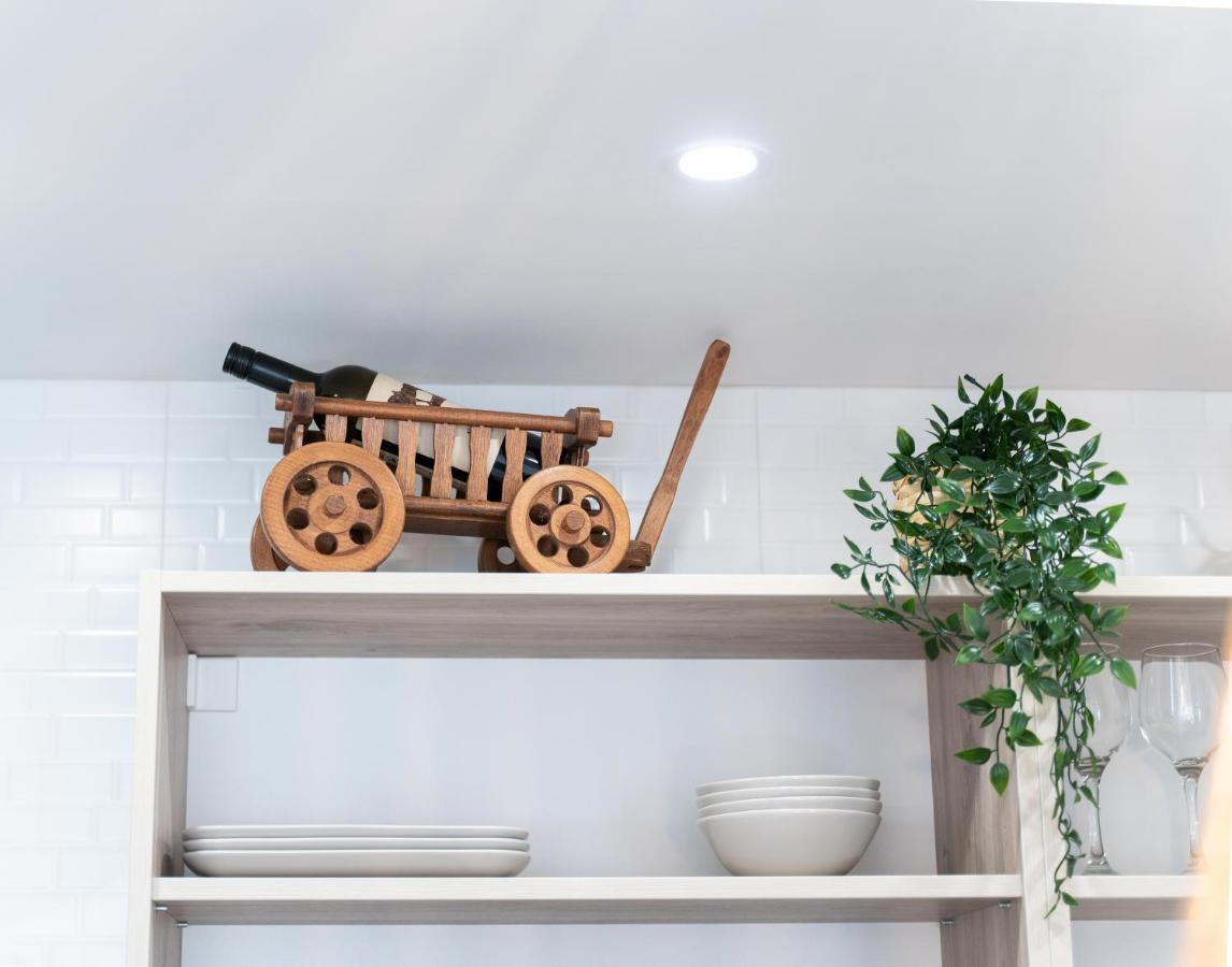 New Cozy Apartment - Center Of Old Town 오미스 외부 사진